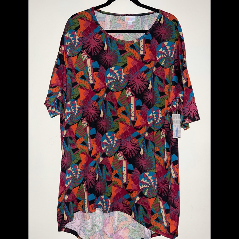 NWT✨LuLaRoe Pattern Irma Top